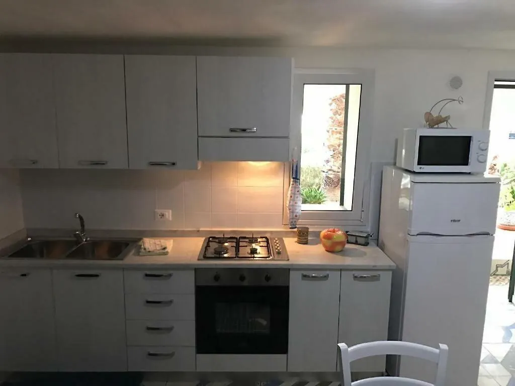 Villa Ceni: Seaside Apartments with Pool and Garden Marinella di Selinunte