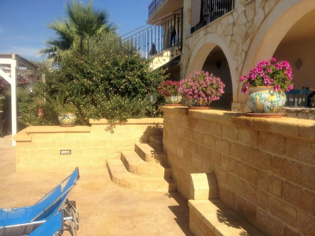 Villa Ceni appartamenti con 2 camere più servizi in villa con piscina Marinella di Selinunte