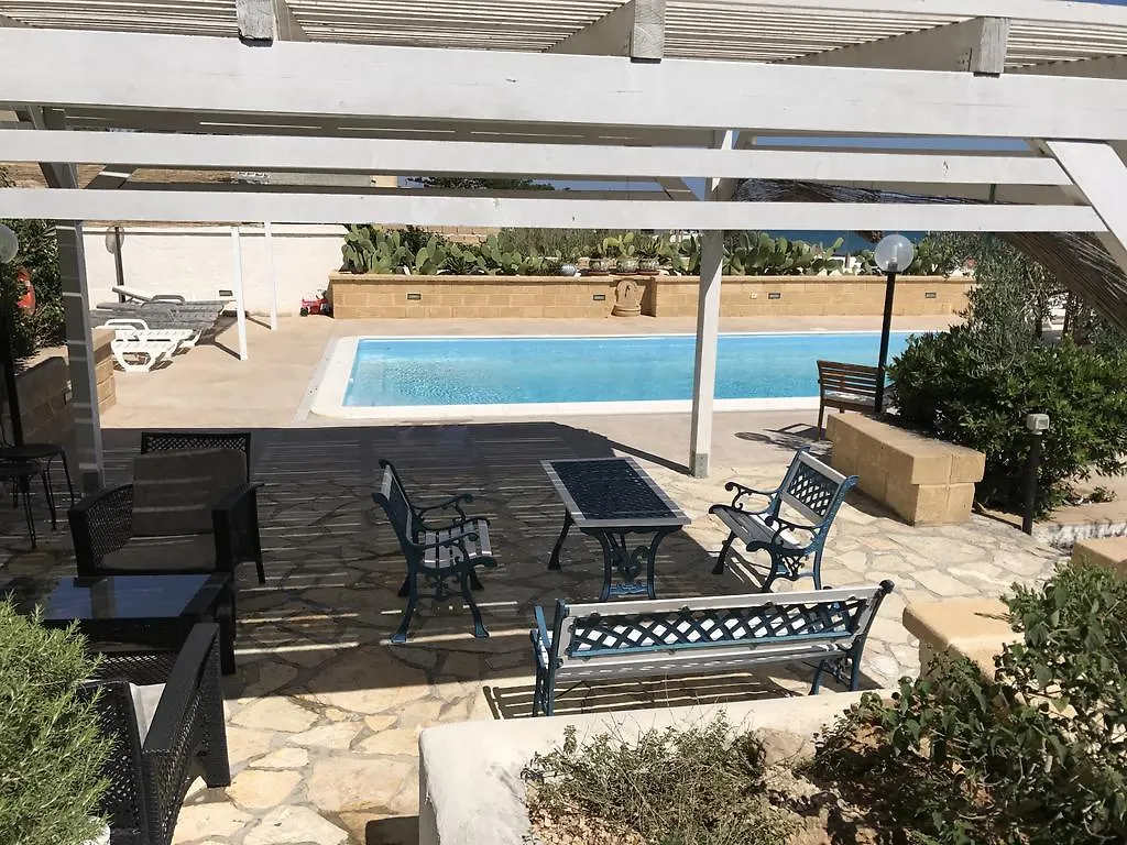 Villa Ceni appartamenti con 2 camere più servizi in villa con piscina Marinella di Selinunte Italie