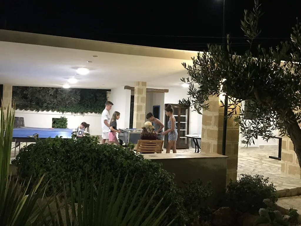 Villa Ceni appartamenti con 2 camere più servizi in villa con piscina Marinella di Selinunte Hébergement de vacances