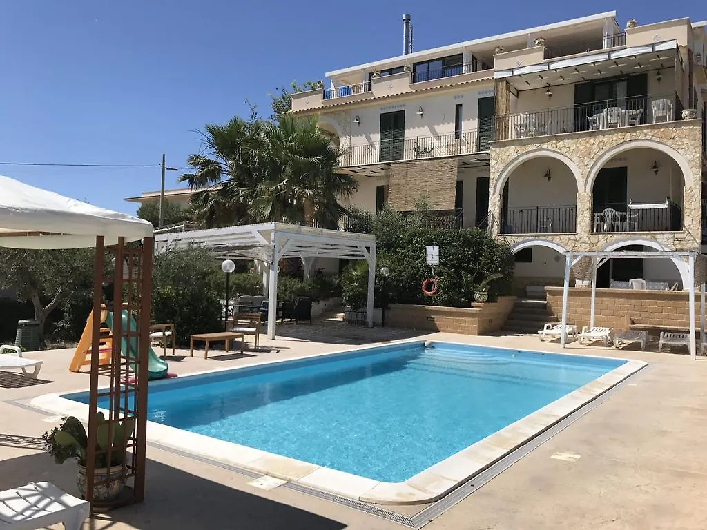 Villa Ceni appartamenti con 2 camere più servizi in villa con piscina Marinella di Selinunte