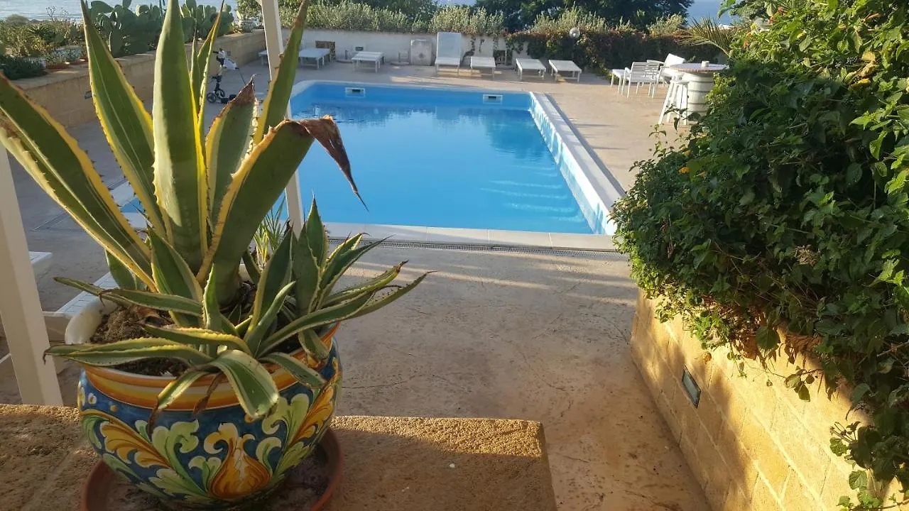 Villa Ceni appartamenti con 2 camere più servizi in villa con piscina Marinella di Selinunte Hébergement de vacances